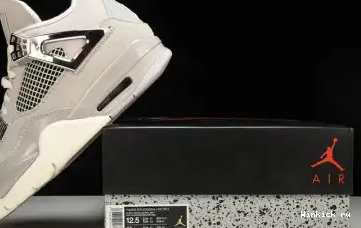 WMNS Air Jordan “Frozen Moments” 4 0522